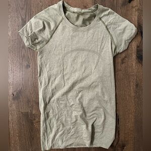 lululemon size 6 swiftly